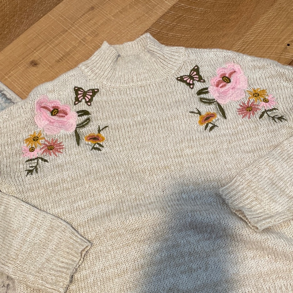 Flower and butterfly sweater! Turtleneck, tan, great condition
